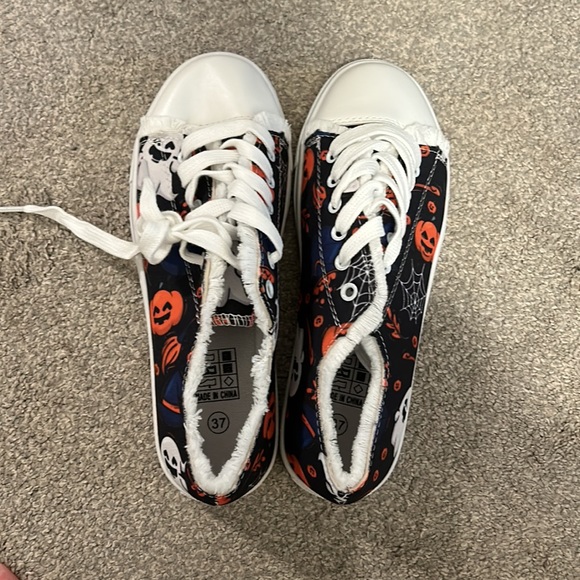 Women’s Halloween Sneakers Size 7 NWOT - Picture 4 of 6